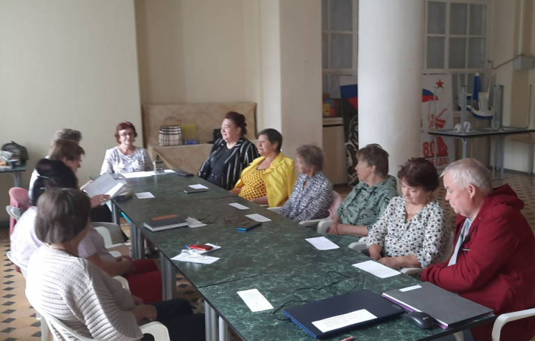 Поэтический вернисаж «За окнами август...»